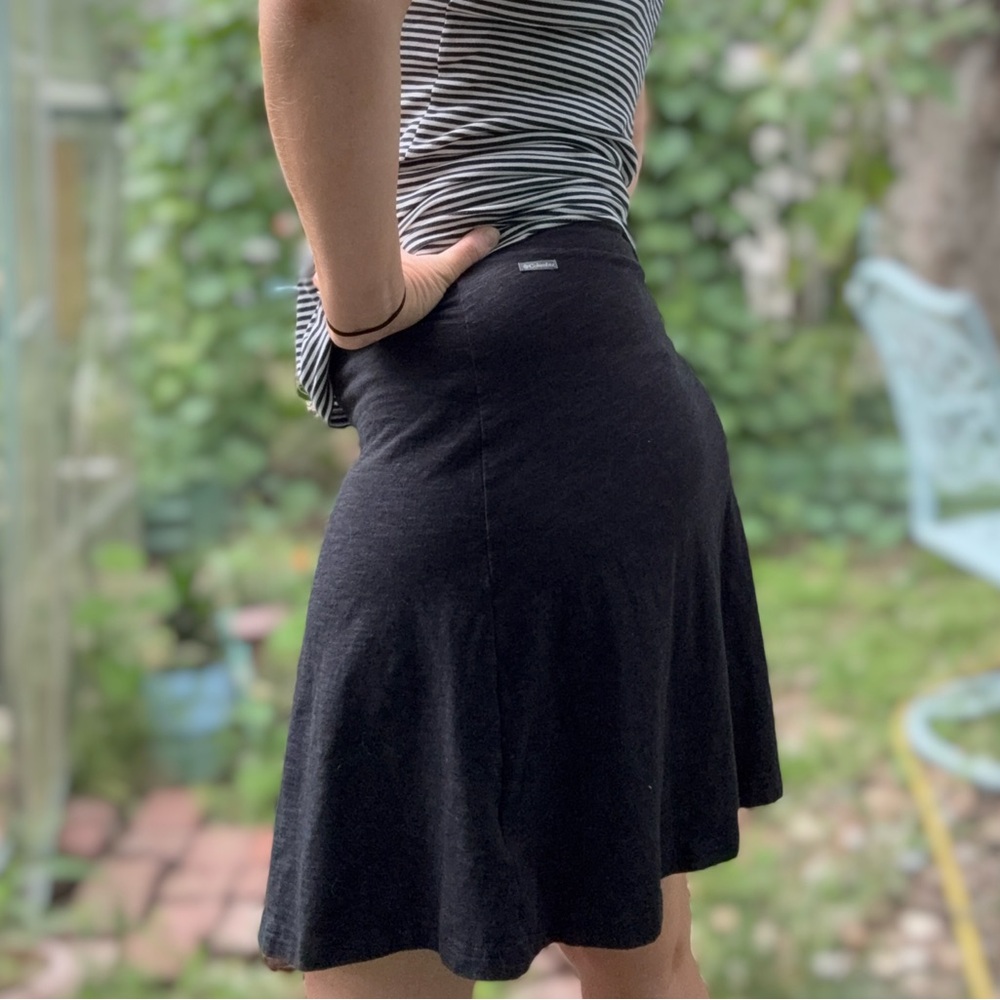 Columbia Black Knee-Length Skater Skirt Casual